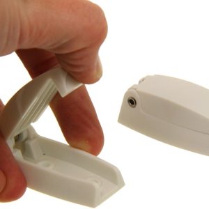 Baggage Door Catch